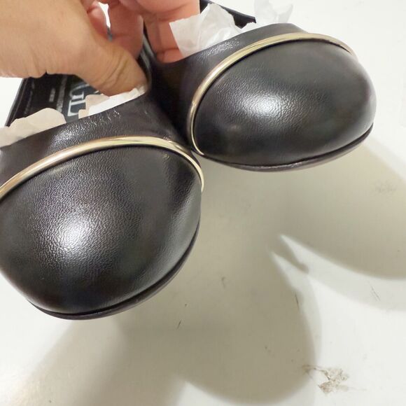 AGL Attilio Giusti Leombruni Round Cap Toe Black Ballet Flats Silver Bar Accent - Picture 3 of 9